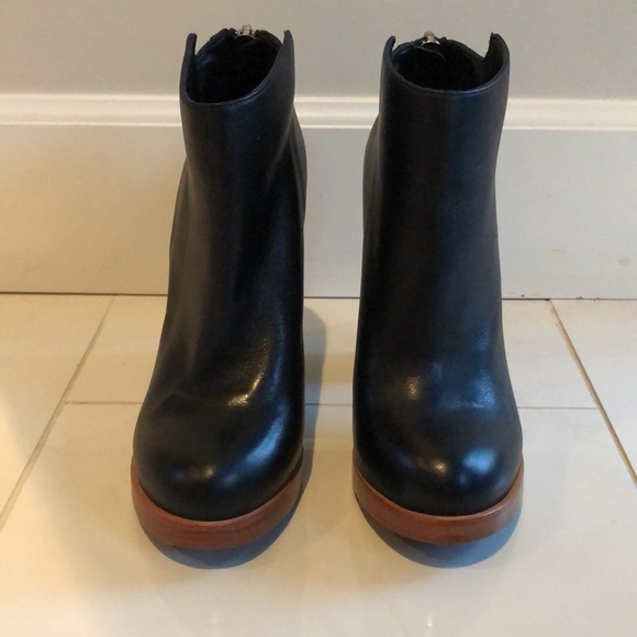 Dolce vita leather heeled bootie. Gorgeous. EUC! - Picture 7 of 10